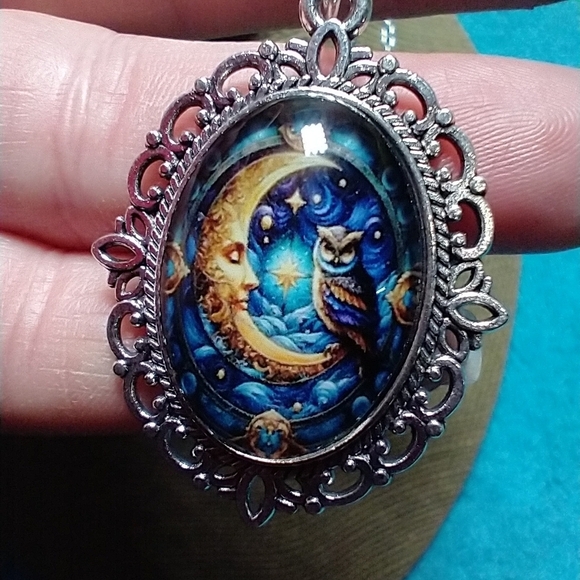 Silvertone Moon and Owl Star Pendant Necklace blue yellow night - Picture 3 of 4